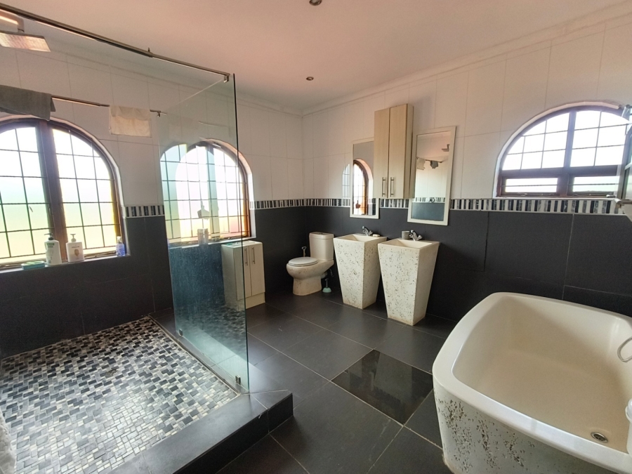 5 Bedroom Property for Sale in Rustenburg Rural North West